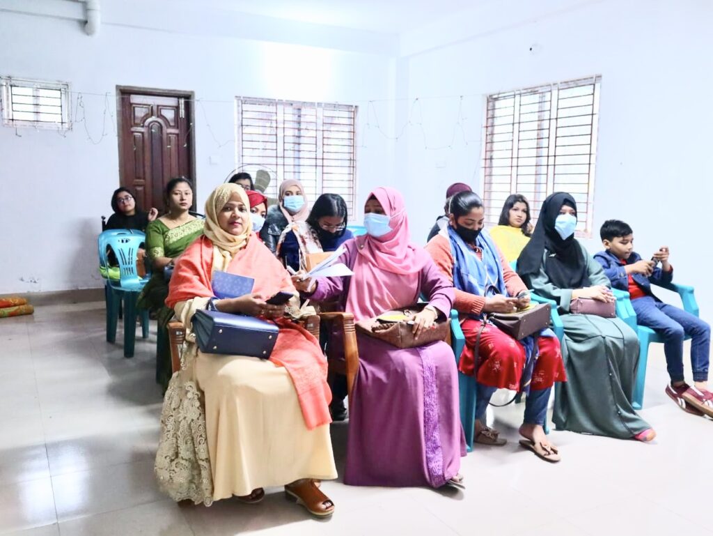 কর্মশালায় অংশগ্রহণকারী নারী উদ্যোক্তারা